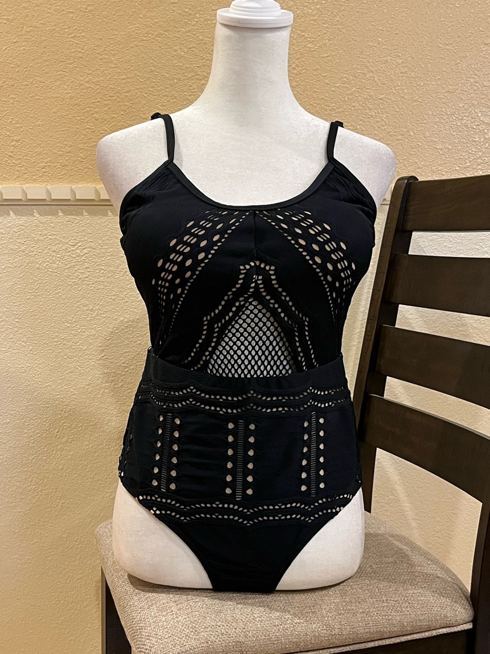 Jets Australia one-piece swimsuit. Black crochet. Padded push-up. Slimming. 8